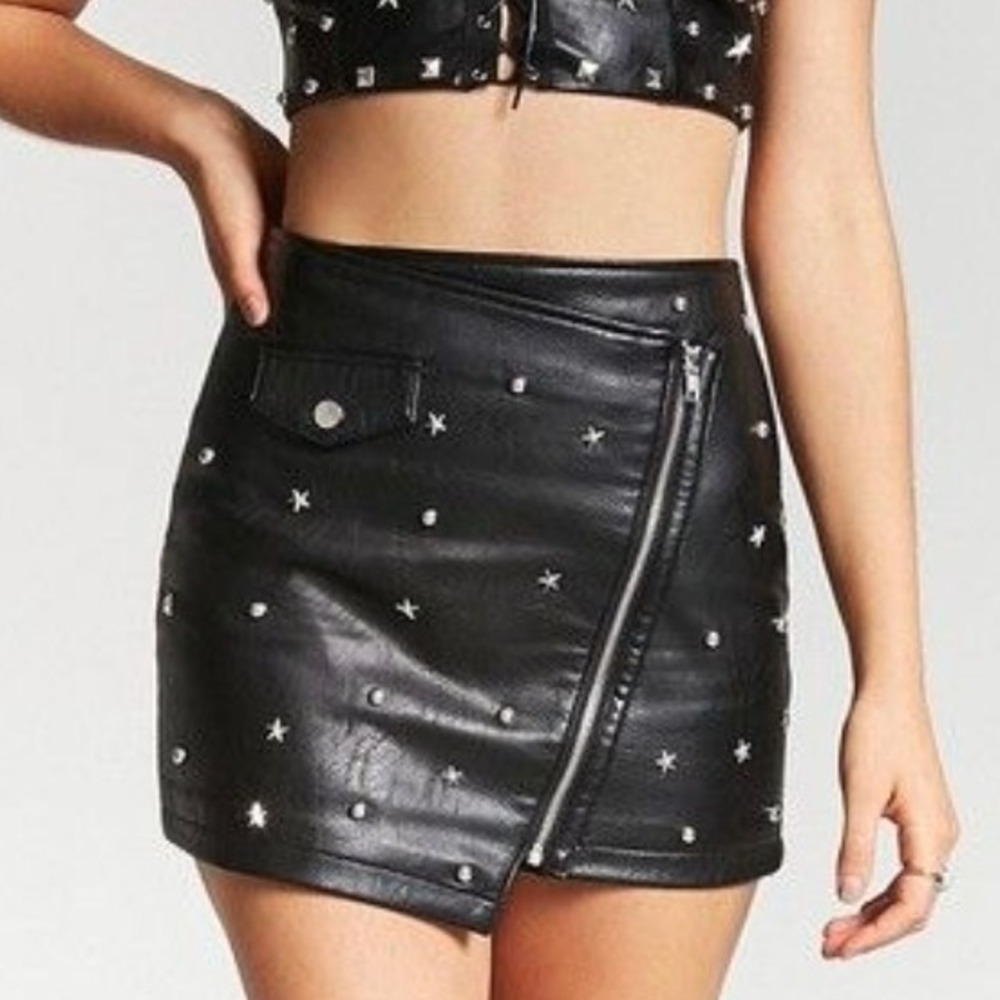 F21 Faux Leather Mini Skirt Star Studded Zipper Asymmetrical Black Moto Small